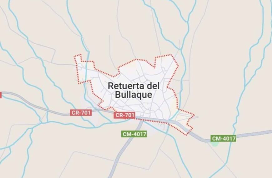 Extinguido el incendio en una nave industrial de Retuerta del Bullaque tras intensas labores de los bomberos locales