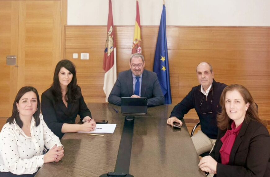 La nueva Junta de Gobierno de COSITAL Toledo se reúne con la Junta de Comunidades