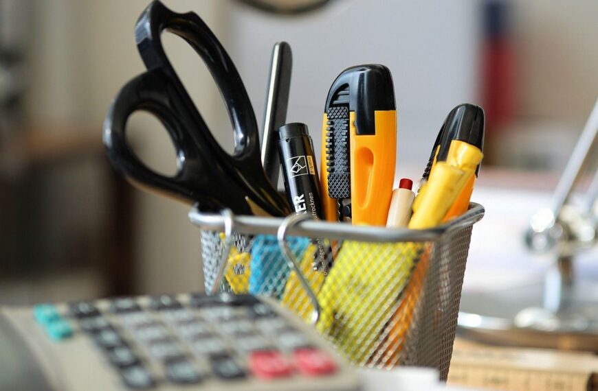 Universo Zurdo: Innovadora Colección de Papelería para Personas Zurdas