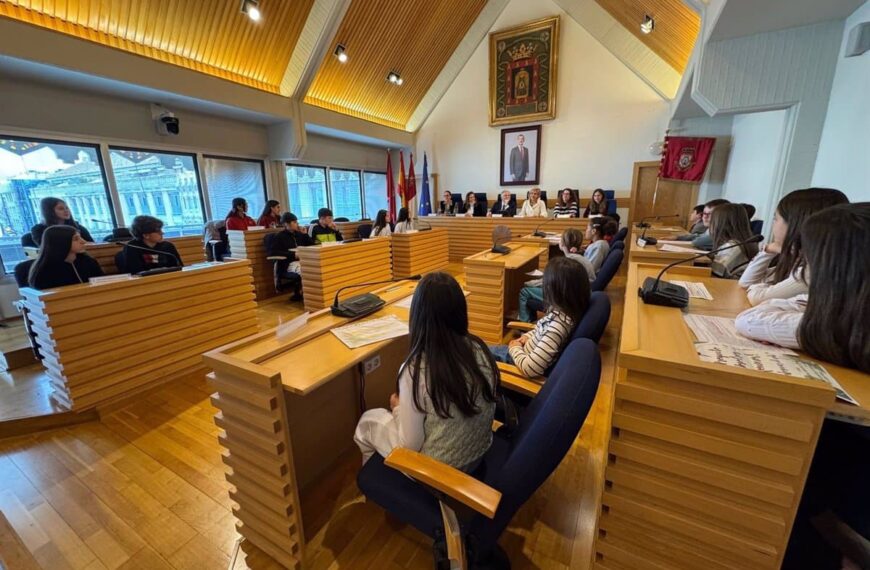 Alumnos de 9 centros educativos de Ciudad Real presentan propuestas al alcalde para mejorar la ciudad desde la perspectiva juvenil