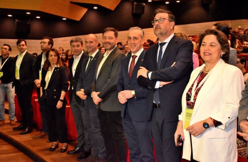 Bill Gates impulsa una planta de almacenamiento energético en Puertollano con la visión de una sociedad innovadora y sostenible.