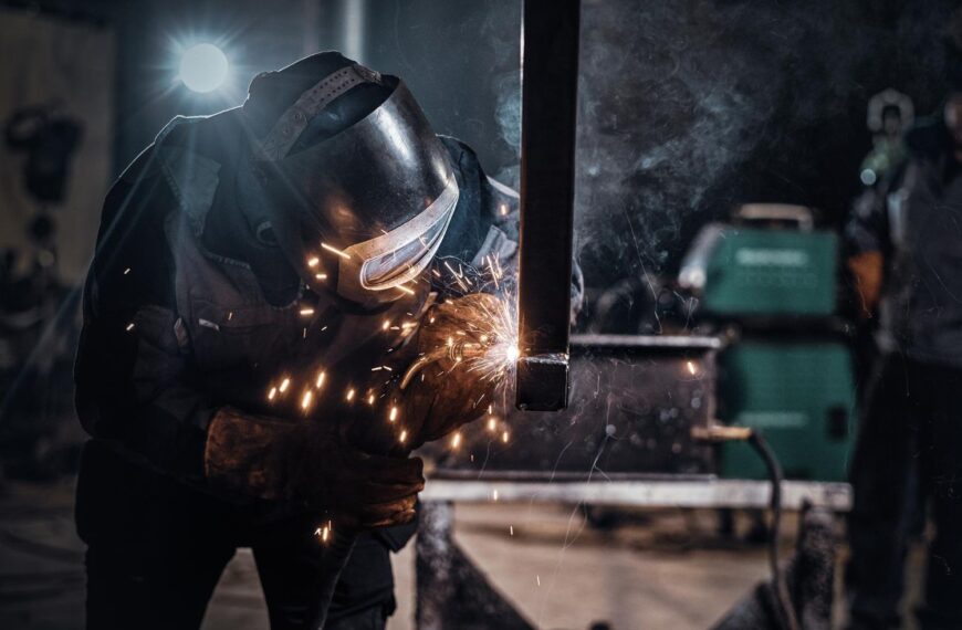 Chaquetas de Soldador: La Clave para una Protección Óptima en Trabajos de Soldadura