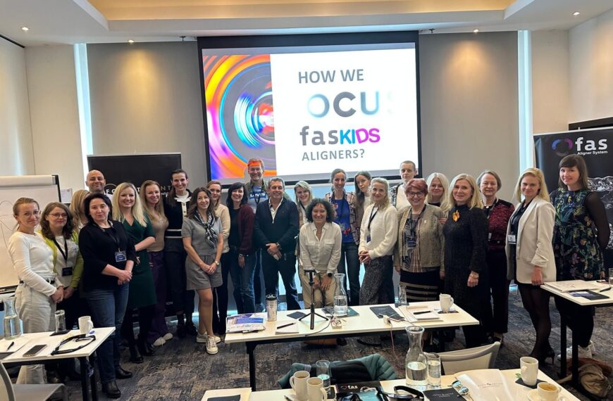 El Dr. José María Ponce de León se Destaca como Ponente Internacional en el Prestigioso Grand Ortho Education Center de Cracovia