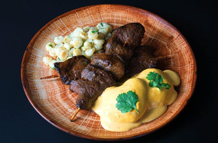 Inti de Oro: Redescubriendo el Anticucho, la Joya Valiente de la Gastronomía Peruana
