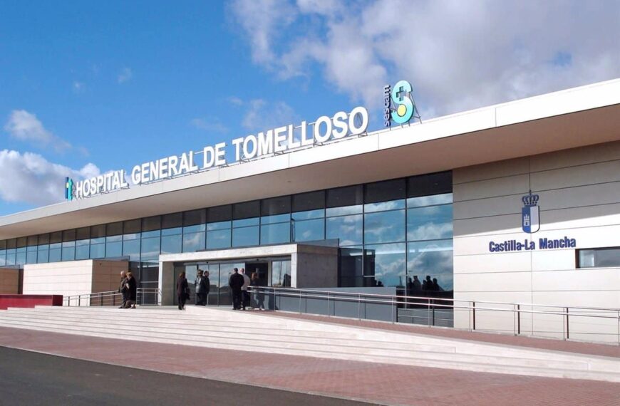 Joven menor de edad atropellado por un turismo en Tomelloso es trasladado al hospital en estado grave