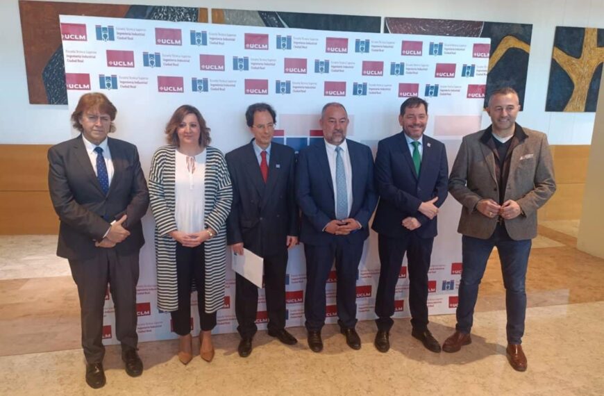 La Escuela de Ingeniería Industrial de UCLM celebra 30 años reconociendo a quienes la han apoyado en su trayectoria educativa.