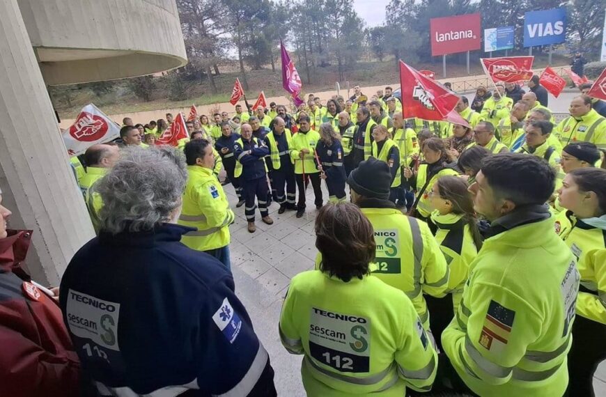UGT y CCOO denunciarán ante los tribunales el exceso de jornada de los trabajadores de ambulancias en Castilla-La Mancha