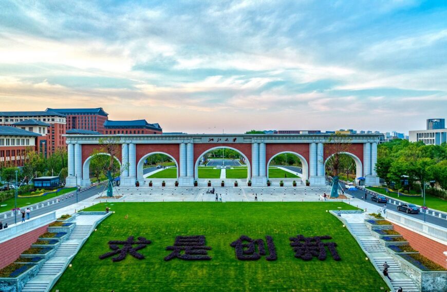 De DeepSeek a DEEP Robotics: Forjando Líderes Tecnológicos en la Universidad de Zhejiang