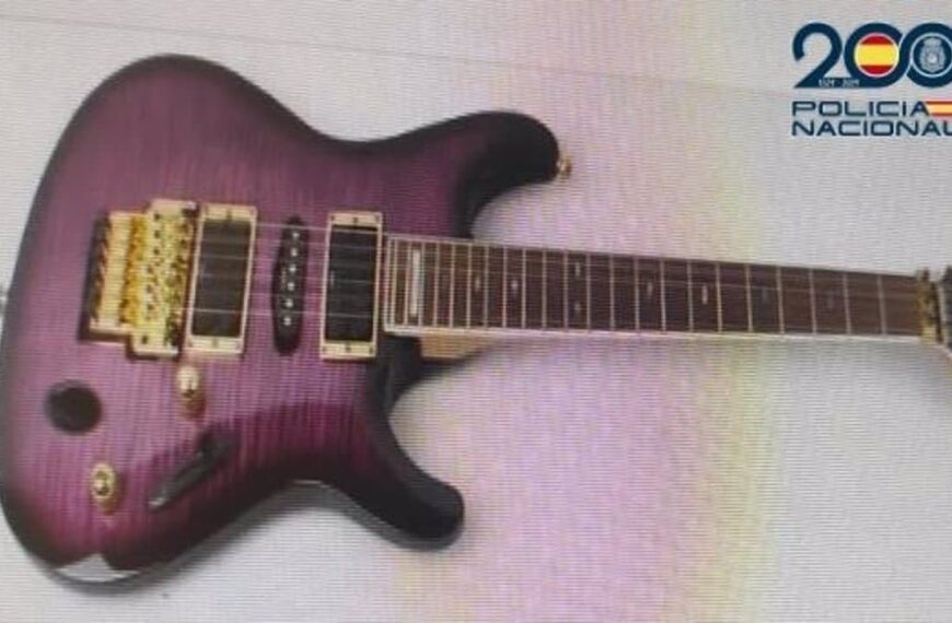 Detenidas dos personas por robar una guitarra a los Mojinos Escozíos en un concierto en San Carlos del Valle