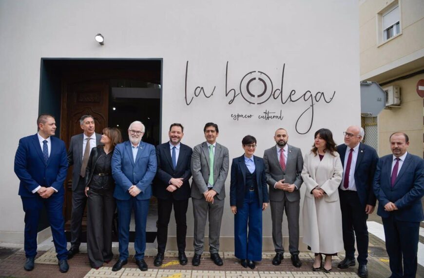 Isabel Rodríguez inaugura en Argamasilla de Calatrava el espacio cultural ‘La Bodega’