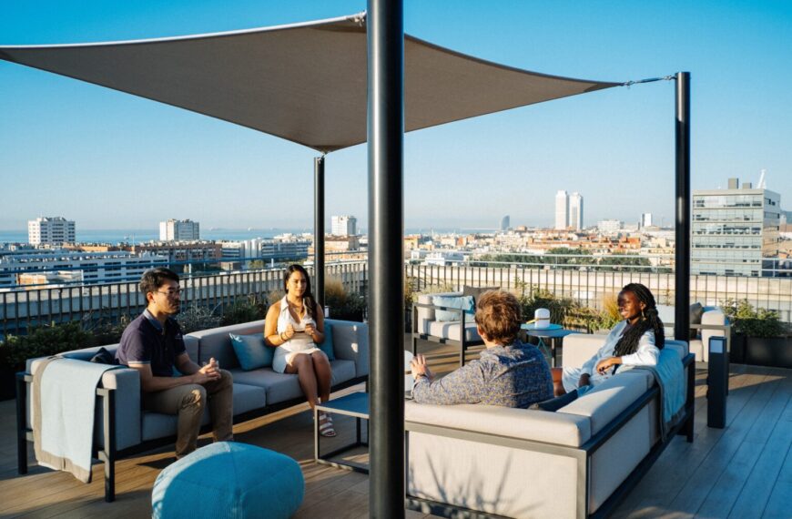 El Trabajo Híbrido: La Elección Predominante para el 70% de los Profesionales en el 22@ de Barcelona