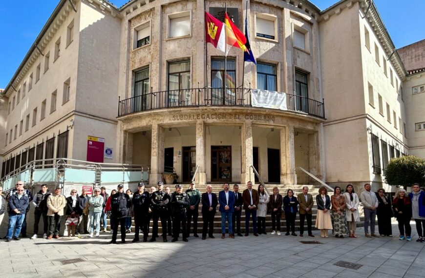 La Subdelegación del Gobierno en Ciudad Real guarda un minuto de silencio por el asesinato machista de Josefa en Ourense