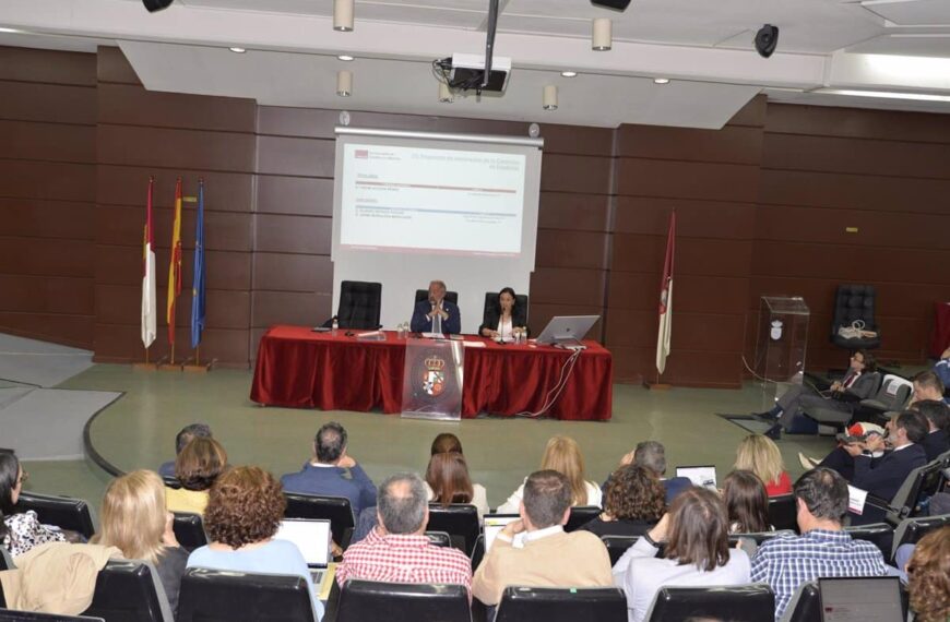 El Claustro de la UCLM Acuerda Iniciar el Procedimiento de Elaboración de Nuevos Estatutos