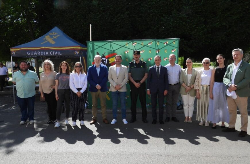 Espectáculo de servicio y profesionalidad: La Guardia Civil impresiona a más de 2.500 escolares en Puertollano, elogiada por el alcalde