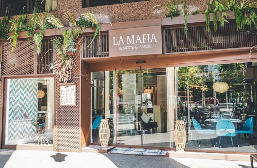 Renovación y Tradición: La Mafia Se Sienta a la Mesa Celebra 25 Años Transformando lo Cotidiano en Memorable