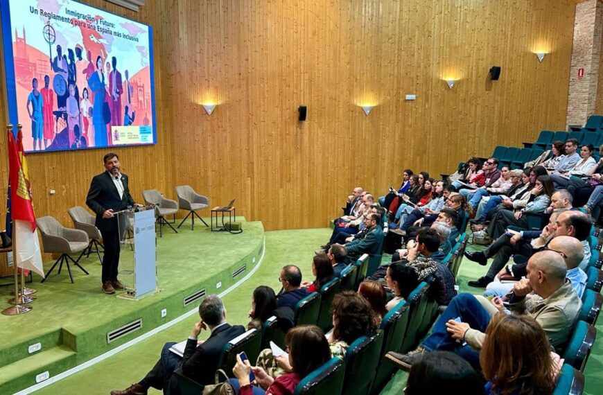 La secretaria de Estado de Migraciones destaca el avance cualitativo y cuantitativo del nuevo reglamento de extranjería