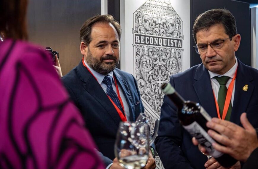 Núñez celebra el «rotundo éxito» de Fenavin bajo la gestión del PP y acusa al PSOE de «haber torpedeado» la feria