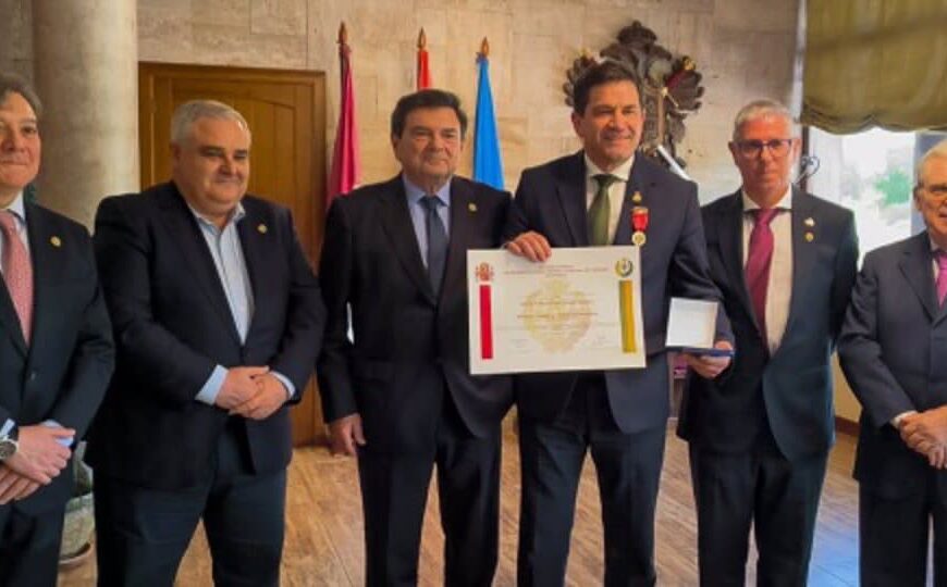 Valverde recibe la Medalla de Oro al Mérito Profesional del Consejo General de Relaciones Industriales