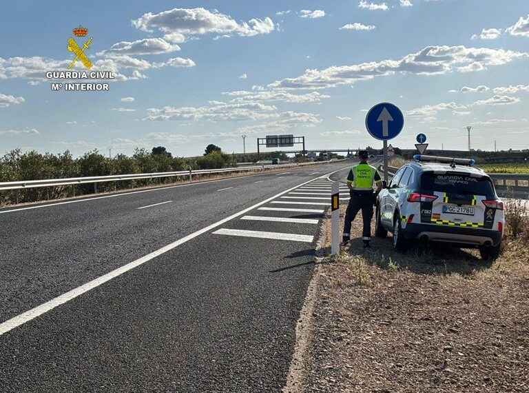 La Guardia Civil investiga al conductor de un vehículo por superar en más de 80 km/h la velocidad máxima permitida en una vía interurbana