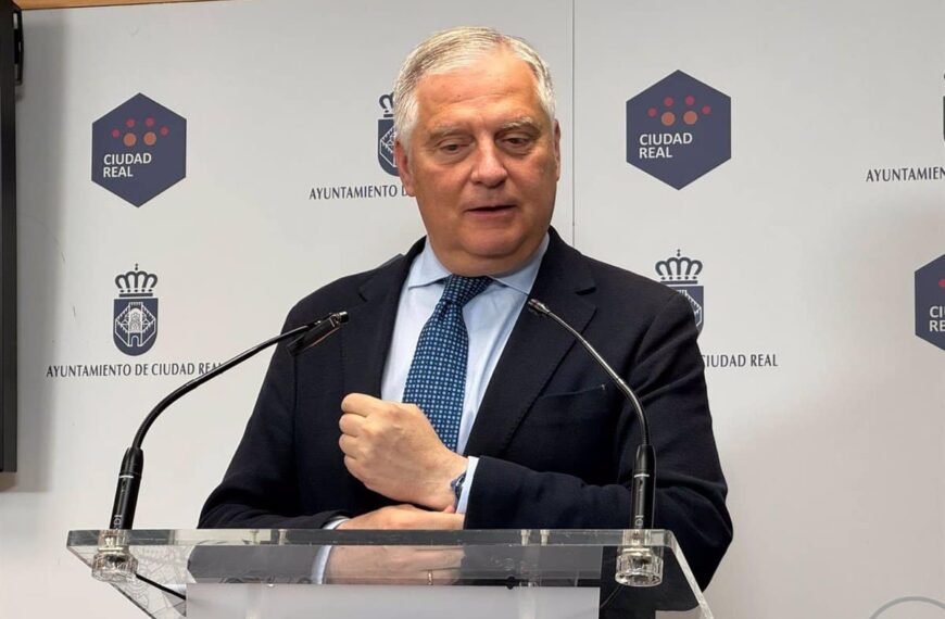 El alcalde de Ciudad Real se muestra dispuesto a presentarse de nuevo a las elecciones tras cumplir el 60% de su programa