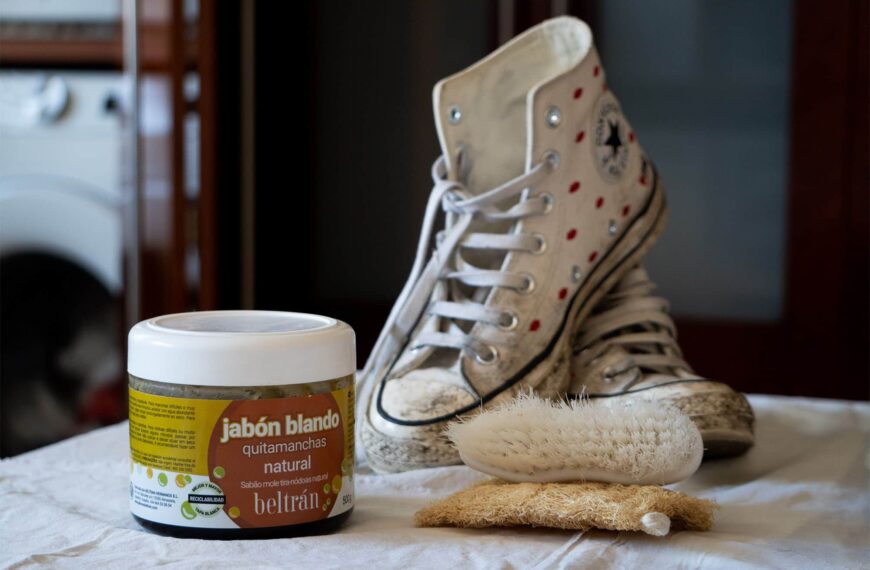 Jabones Beltrán: El Secreto para Zapatillas Blancas Impecables