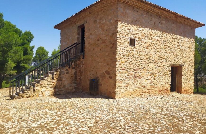 La Junta inicia el expediente para declarar BIC ‘la Casa de la Tercia’ y declara BIC el ‘Pozo de Nieve de Villajos’