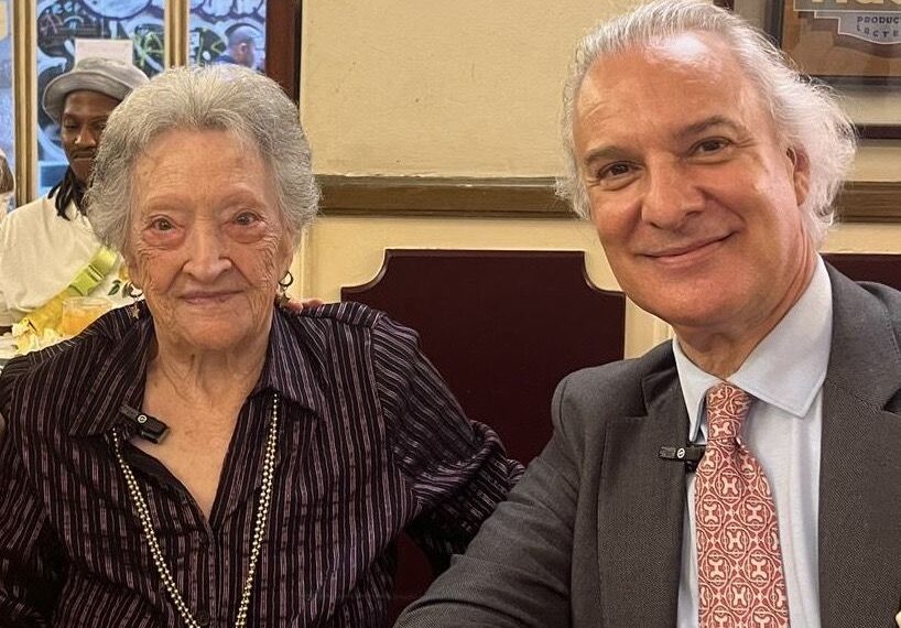 Pepita Bernat Comparte su Secreto de Juventud con el Dr. De la Peña al Cumplir 106 Años