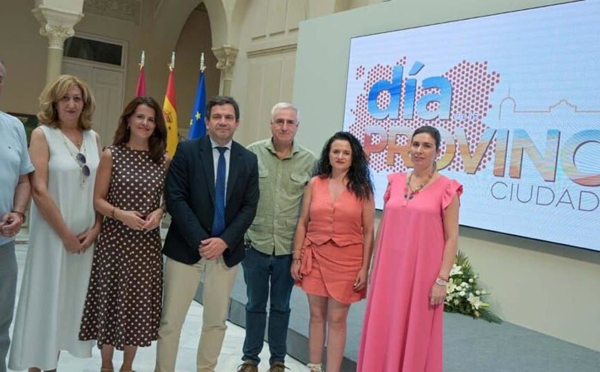Reconocimiento a varios ayuntamientos, la UCLM, Asaja y el Balonmano Caserío en el Día de la Provincia de Ciudad Real