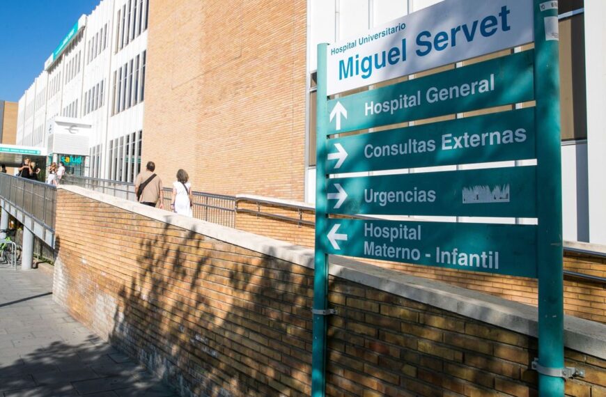 Incendio de Coche Aparcado en Añézcar (Navarra) Deja Dos Heridos, Uno de Ellos en Estado Grave