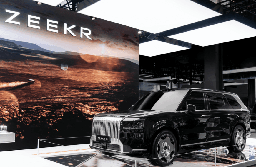 Impulsando la Inteligencia Automotriz: Geely y StepFun en la Conferencia Mundial de IA 2025