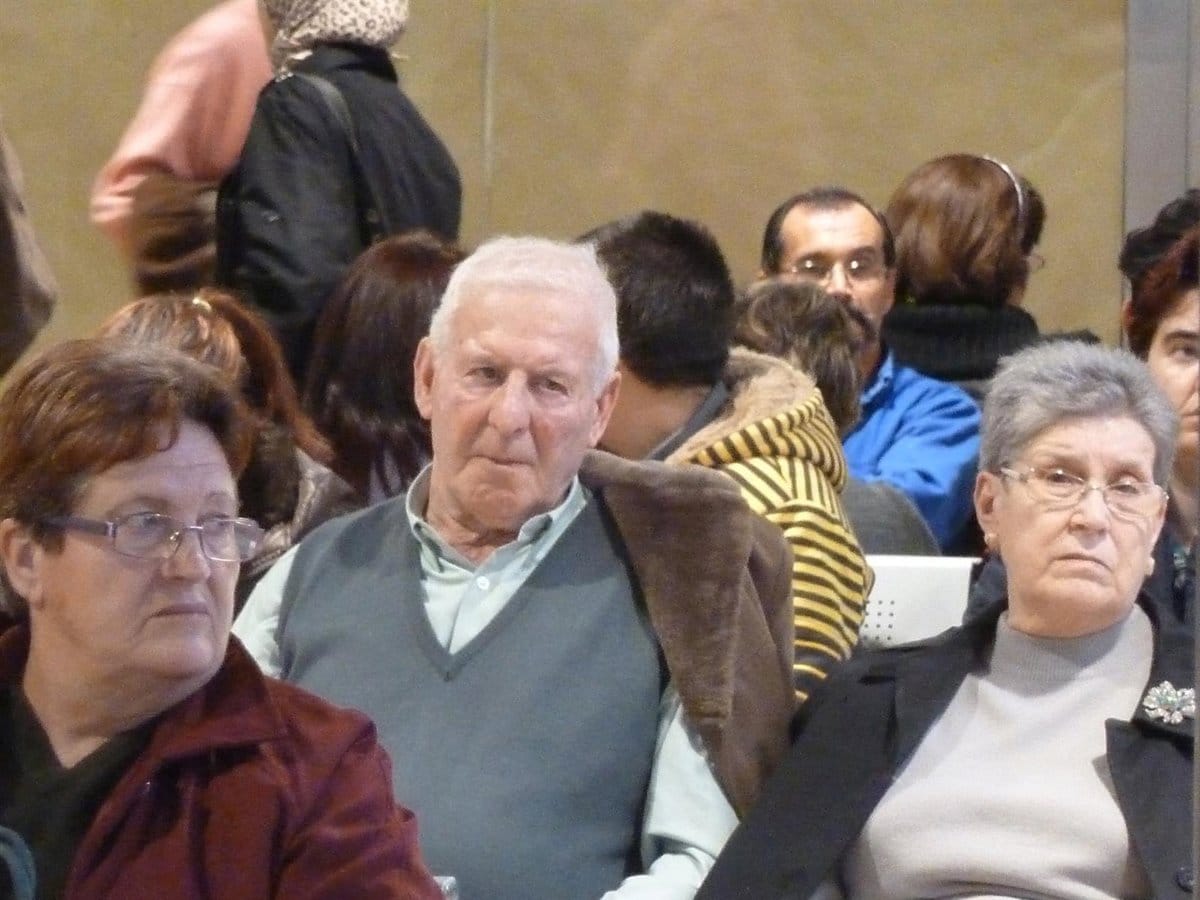 El Consejo de Gobierno destina más de 17 millones para apoyar la atención a mayores en el medio rural de Castilla-La Mancha