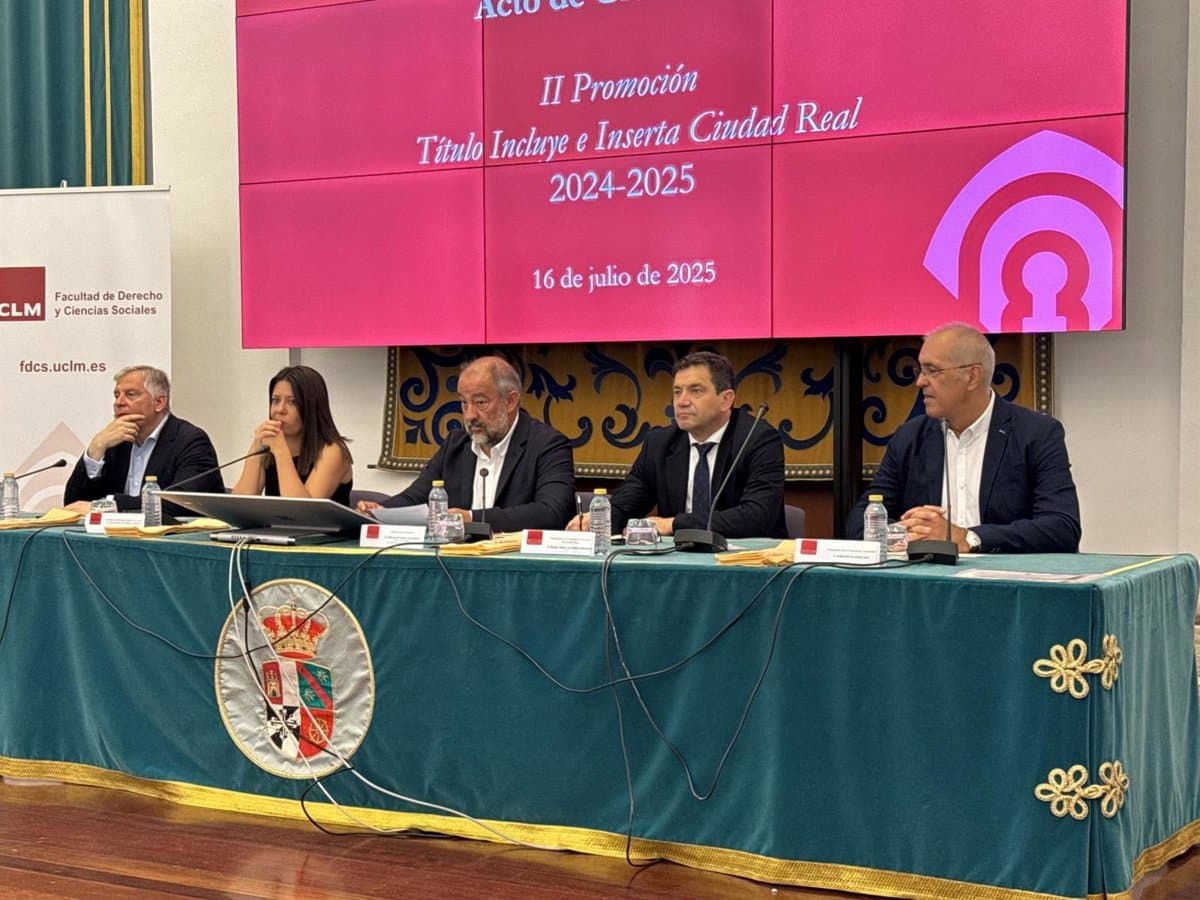 La UCLM impulsa la inserción laboral de tres personas con discapacidad mediante su programa pionero de inclusión
