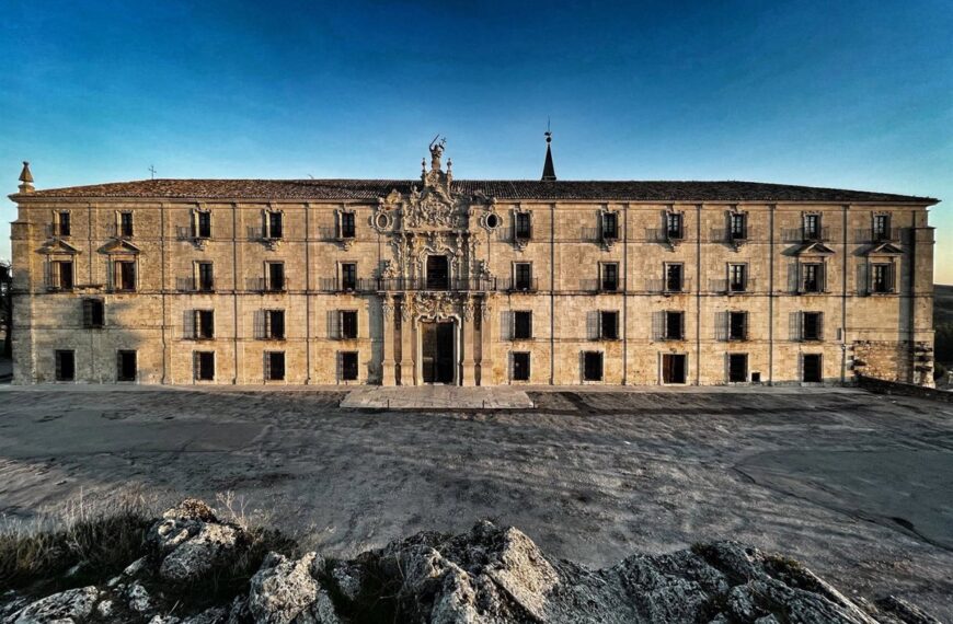 La ceremonia de cruzamientos de caballeros de las órdenes militares designa 8 nuevos caballeros en el monasterio de Uclés