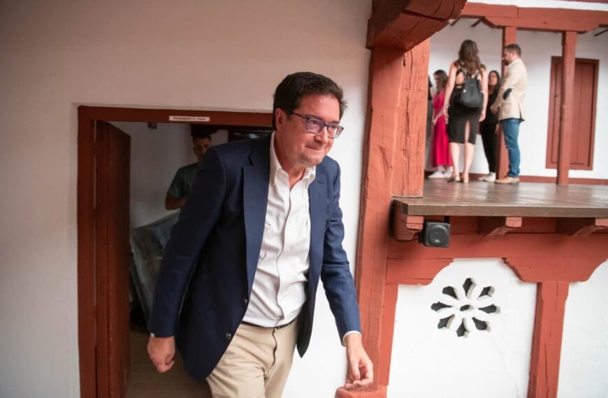 Óscar López considera que Feijóo «perdió los papeles» y le señala como «el político más sucio» de España