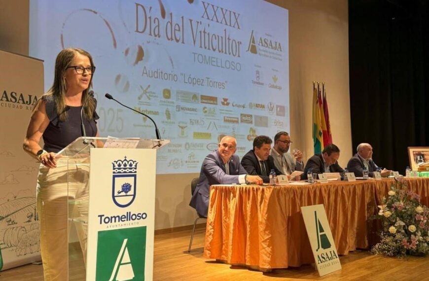 Asaja premia a la UCLM con el ‘Venencia, Ciudad de Tomelloso’ en el 39º Día del Viticultor