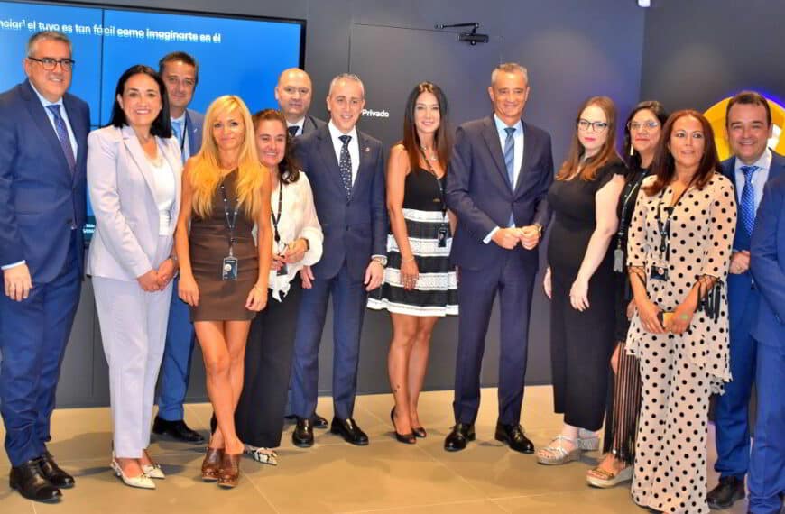 Inauguración del equipo ‘Store’ de CaixaBank por el Alcalde: Un nuevo enfoque de atención para 17.000 clientes