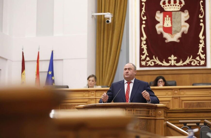 PP y Vox critican la «inacción» de la Junta ante la lengua azul, mientras PSOE y Lizán acusan a la oposición de «mentir»