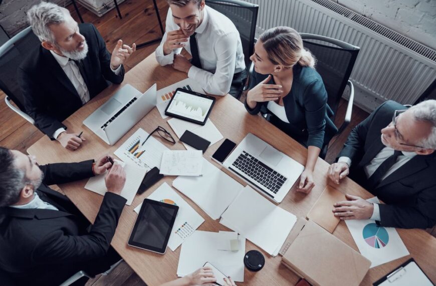 Desconexión Estival: 70% de los CEOs Españoles No Logran Despegar del Trabajo