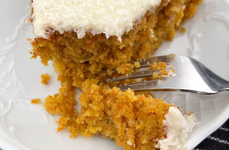 Bizcocho de Zanahoria y Coco con Irresistible Cobertura de Chocolate Blanco