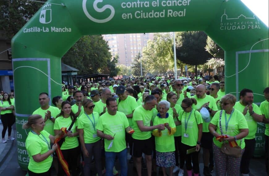 Puertollano muestra su solidaridad en la lucha contra el cáncer durante la emotiva V Marcha del Color Verde Esperanza
