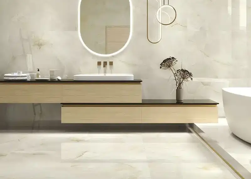 Protagonismo del Porcelánico de Gran Formato en Baños Modernos