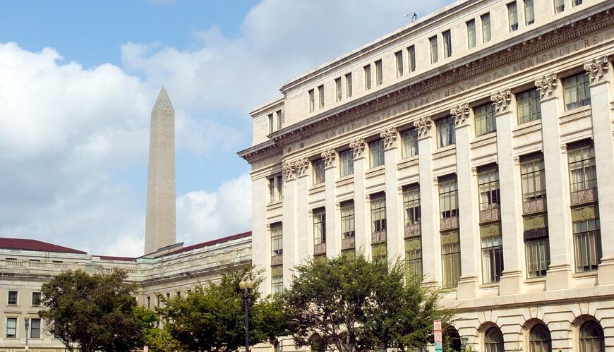 El Gobierno regional y la UCLM crean una cátedra para impulsar la innovación agraria y la transferencia de conocimiento