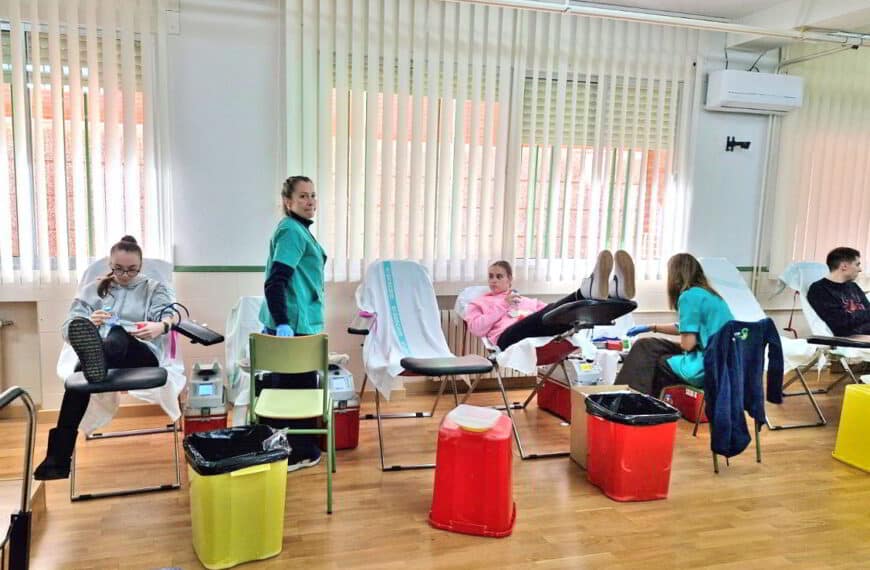 El IES Leonardo da Vinci alcanza 50 donaciones en la exitosa séptima edición de su jornada de donación de sangre