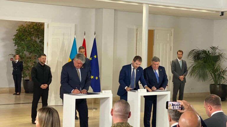 Tecnove, EM&E y la ucraniana Practika sellan una alianza para desarrollar vehículos avanzados de defensa y seguridad