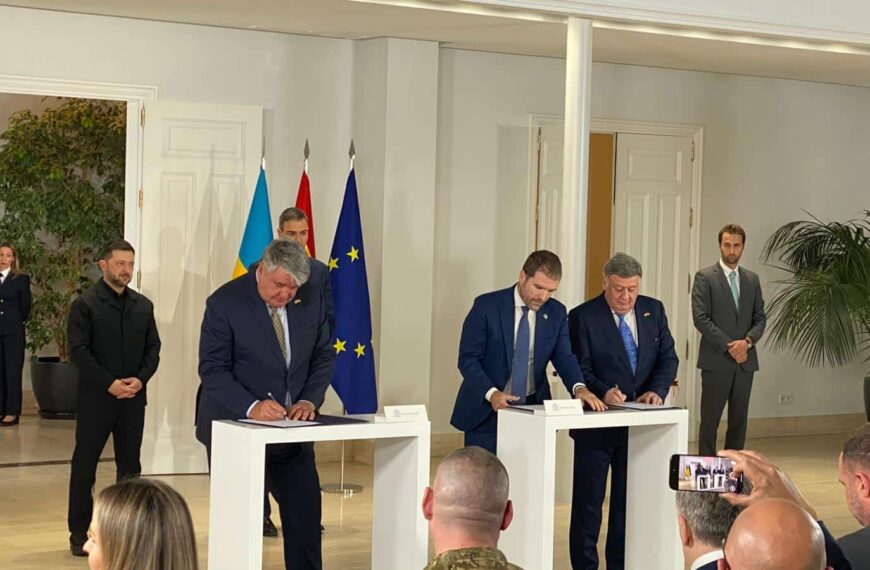 Tecnove, EM&E y la ucraniana Practika sellan una alianza para desarrollar vehículos avanzados de defensa y seguridad