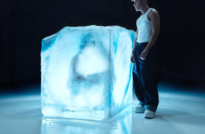 Carlos Marco Vuelve al Escenario con su Nuevo Sencillo ‘Superficial’