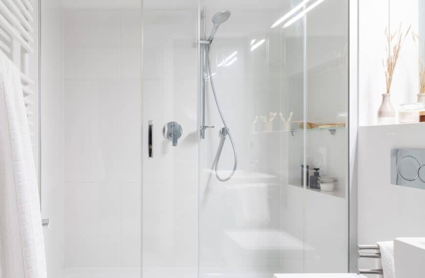 Diseña tu Ducha Moderna: Inspiración en Mamparas, Platos y Accesorios