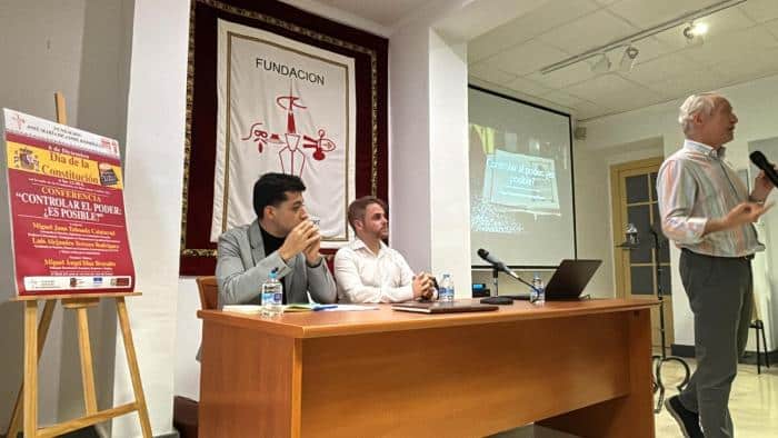 El gobierno de Castilla-La Mancha defiende la democracia como antídoto contra el odio y los discursos que dividen