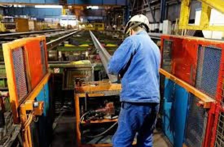 Empresas del Metal Obligadas a Aplicar Incrementos Salariales tras Publicación del Convenio en el BOP