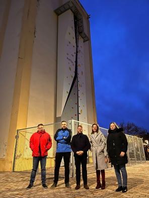 Inauguración de un rocódromo en Montiel para impulsar el turismo activo y combatir la despoblación en Castilla-La Mancha